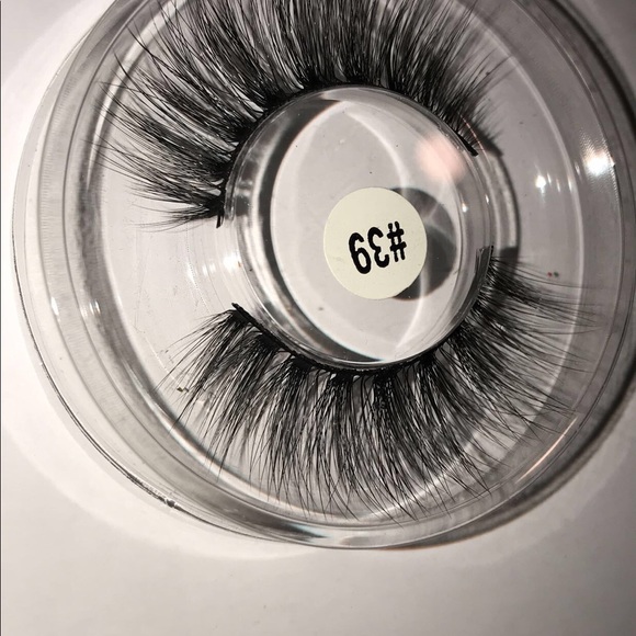 Mink Lashes - Picture 2 of 2